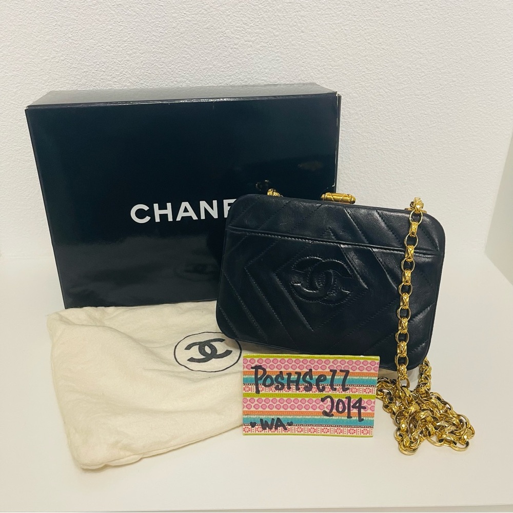 CHANEL RARE vanity box bag